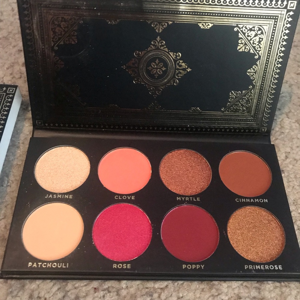Ace Beaute eye shadow palette